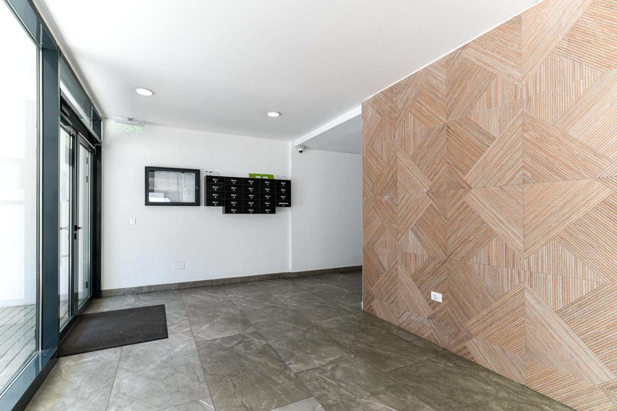 Maria - Modern Apartment With Parking And Workspace Бухарест Экстерьер фото